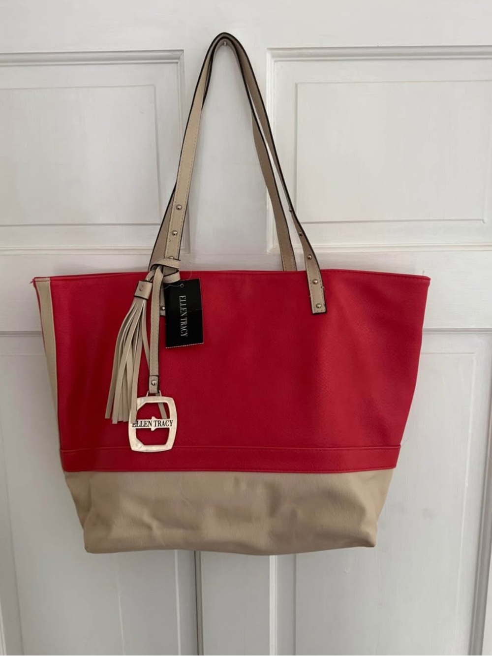 Ellen Tracy Shoulder bag